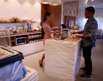©ADT - Papeete lougne buffet